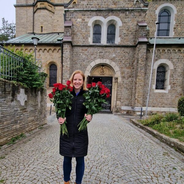 Annika Fohn mit Rosen zum Muttertag