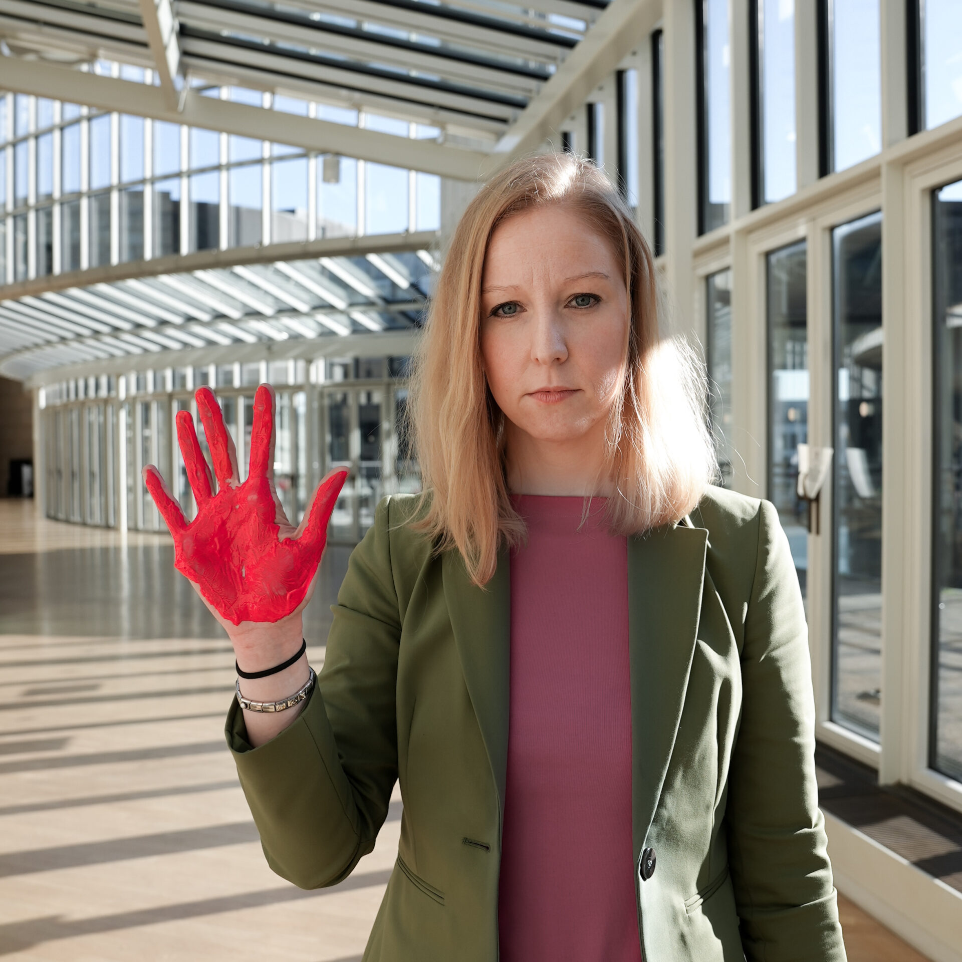 red-hand-day-annika-fohn